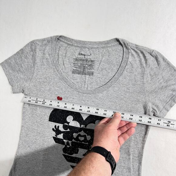 Disney Store ORGANIC Cotton TShirt S Black/ Red Heart Sparkle Mickey/Minnie Kiss - Picture 5 of 9